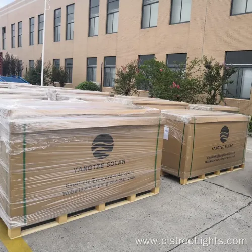 700W Monocrystalline Solar Power System with 25-Year Warranty and Solar Battery Bank